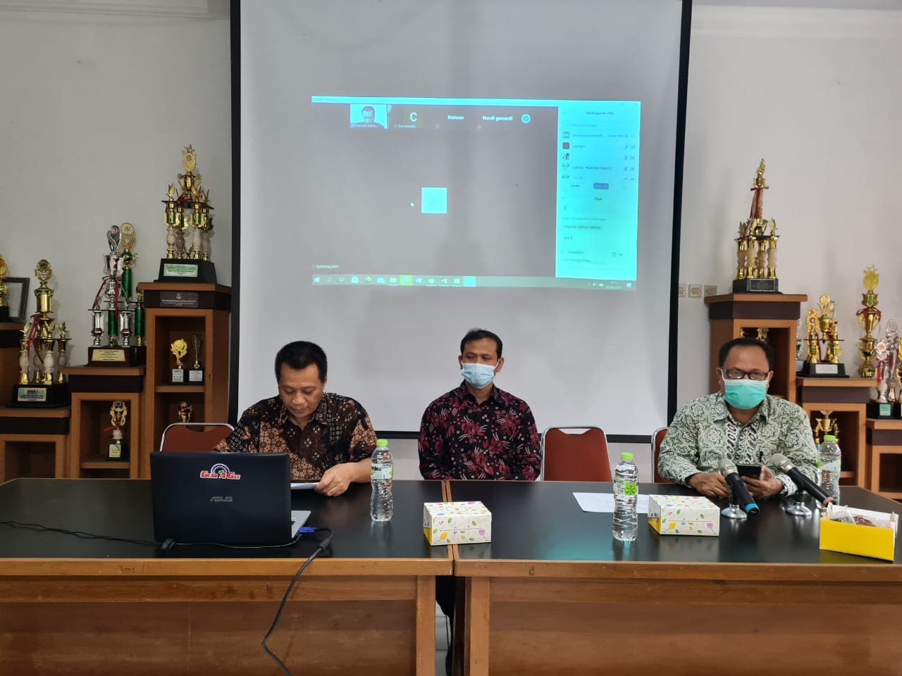 RAPAT ONLINE ANTARA SMA YUPPENTEK 1 DENGAN ORANG TUA MURID KELAS XII ...